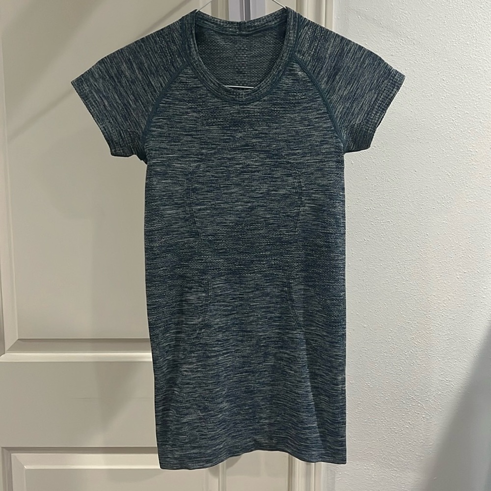 Lululemon short sleeve top size 2